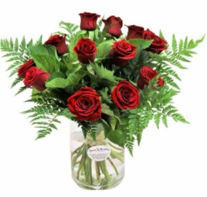 12 red roses