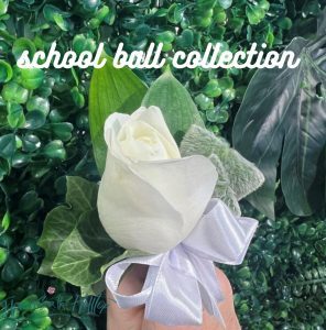 BALL SEASON BUTTON HOLES