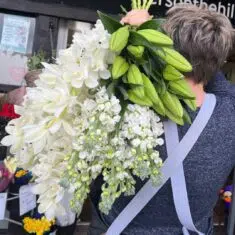 White florist choice