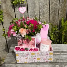 Mother's Day Pamper Gift Bag and Posy