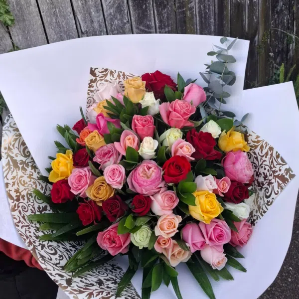 50 Mixed Colour Roses floral Bouquet - Image 1